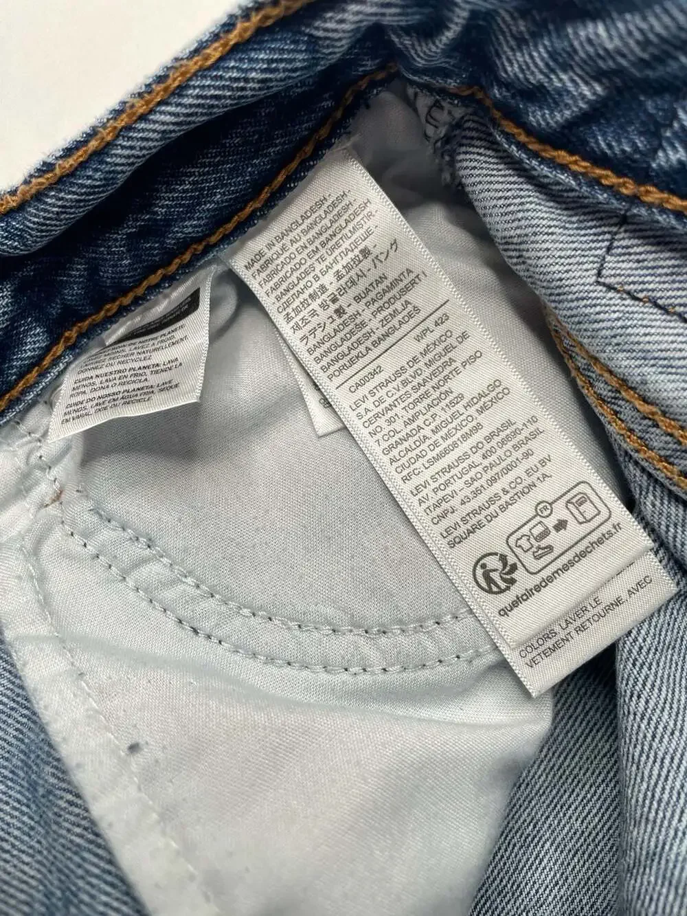 Levi's '94 Baggy Jeans Women's Size W23 L31 Light Wash Straight Leg Denim
